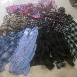 8 Flannel shirts sizes M - L
